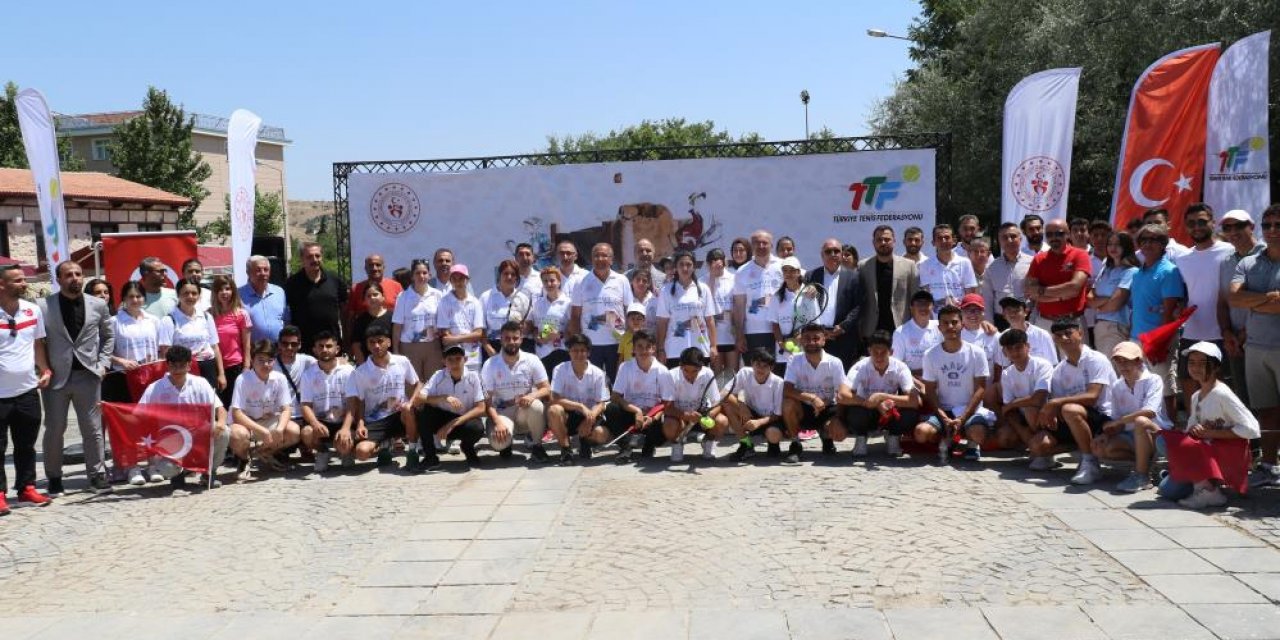 Ulusal tenis turnuvası start verdi