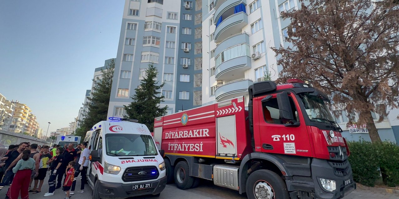 Diyarbakır'da yangın: 3'ü çocuk 5 kişi dumandan etkilendi