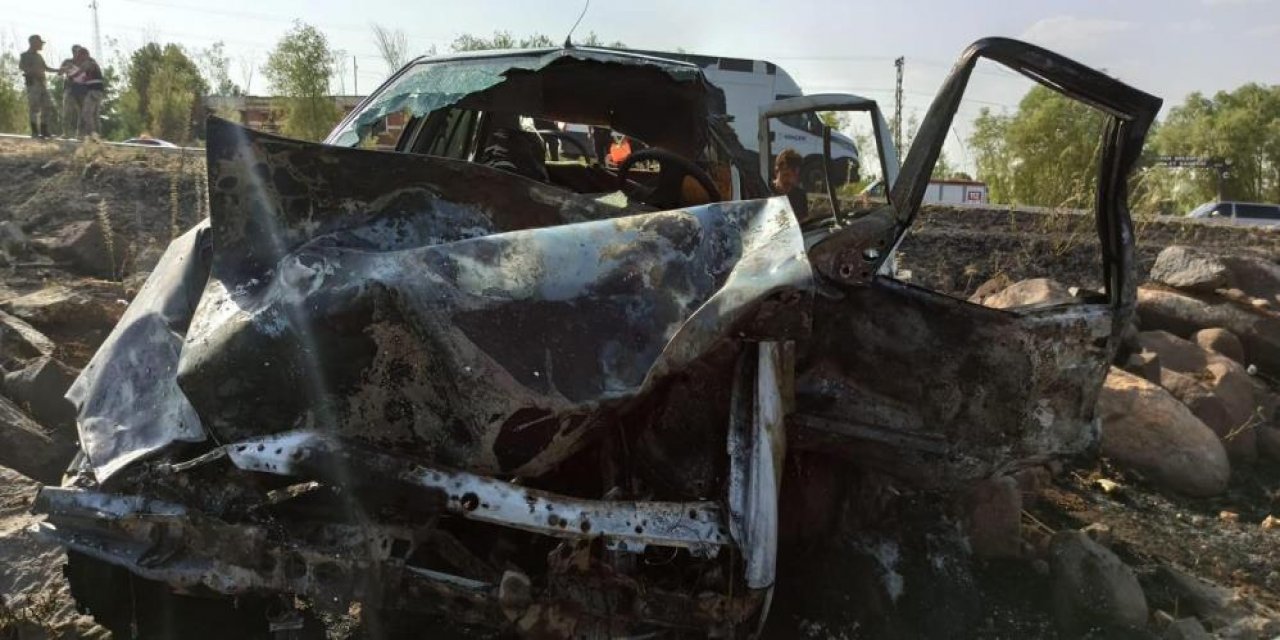 Otomobil şarampole devrildi: 2 ölü, 3 yaralı