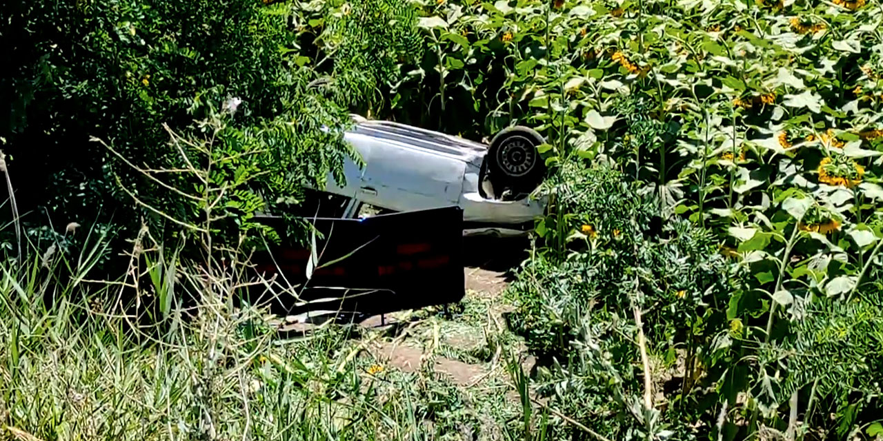 Devrilen otomobilin sürücüsü yaşamını yitirdi