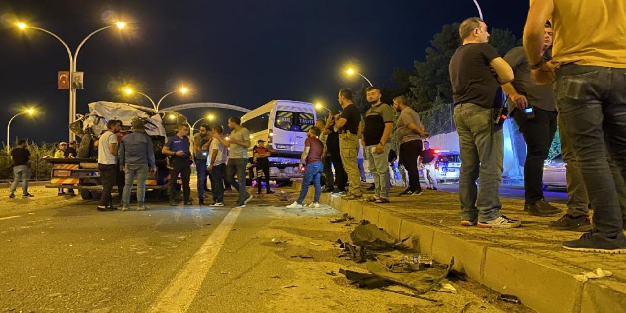 Diyarbakır’da zincirleme kaza: 2’si ağır 5 kişi yaralandı