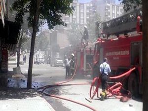 Eylemciler borç arşivini yaktı!