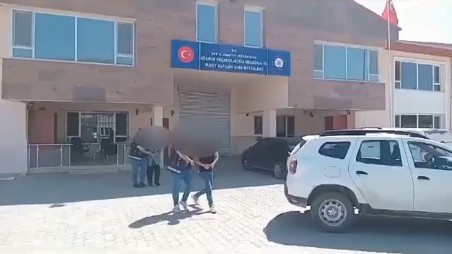 2 Göçmen kaçakçısı tutuklandı