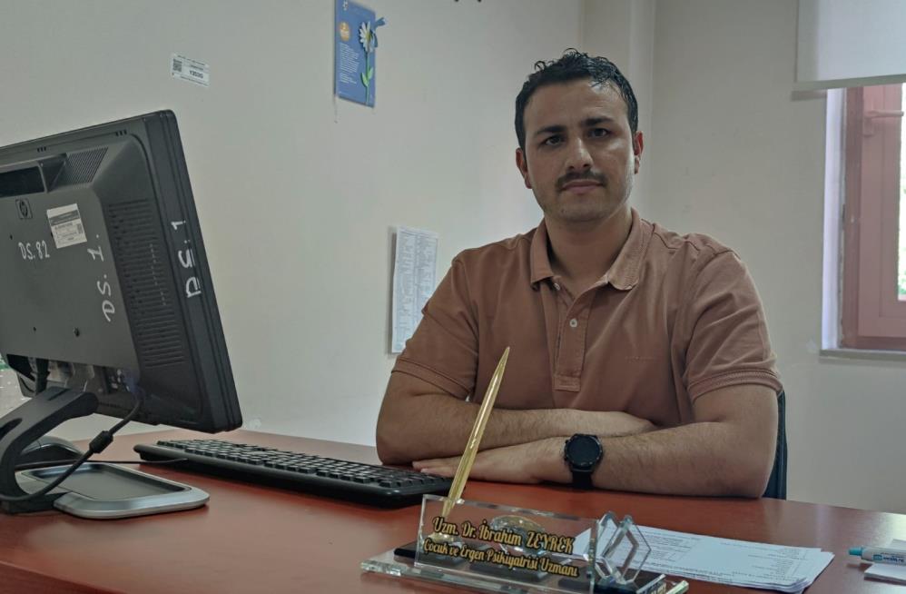 Göz temasından kaçınan çocuk, çocuk psikiyatristine görülmeli