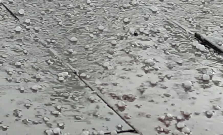 Yaz ortasında Ardahan’a dolu yağdı