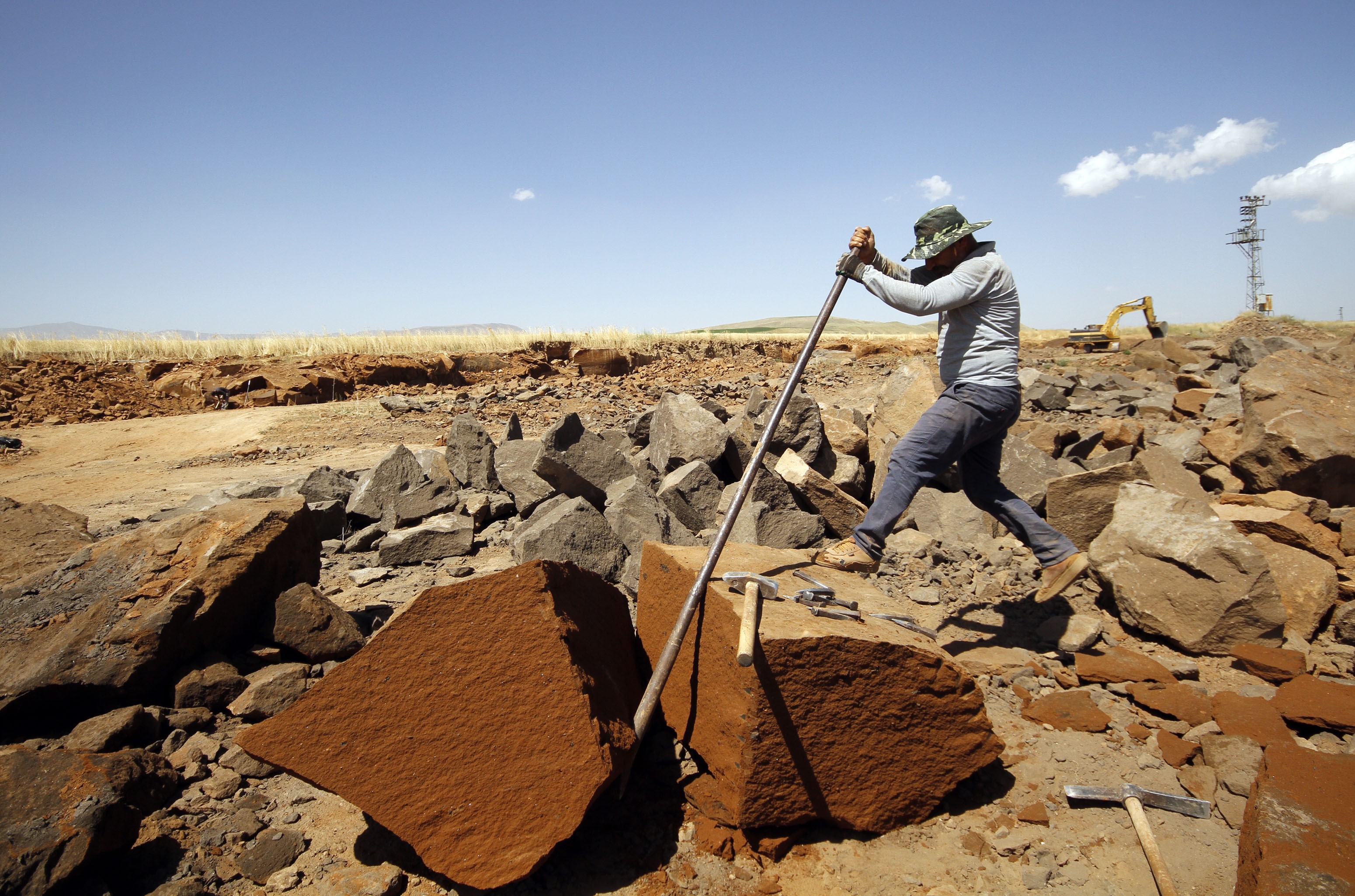 Ahlât taşı ekmek kapısı