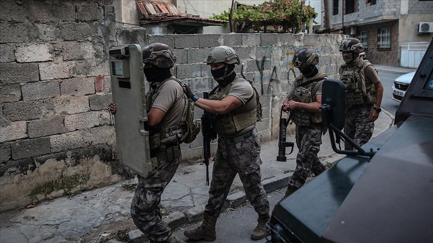 Torbacılara baskın, 27 kişi yakalandı