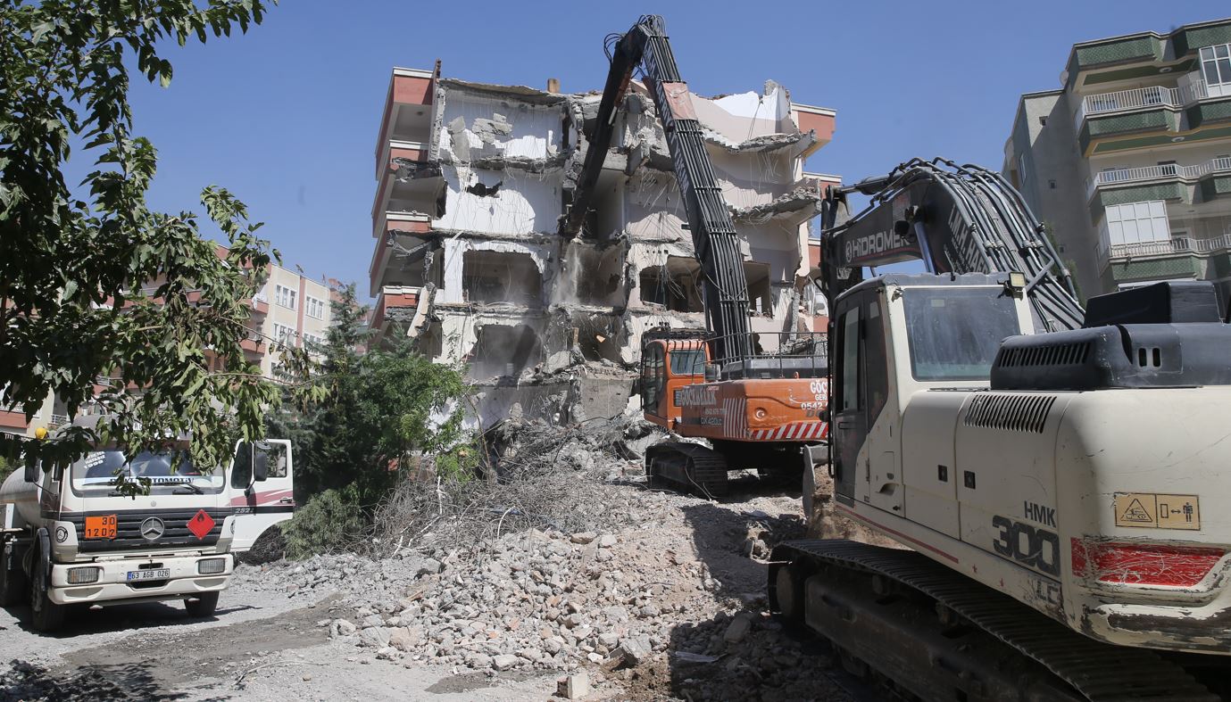 Şanlıurfa'da 8 bin 800 ağır hasarlı bina yıkılacak