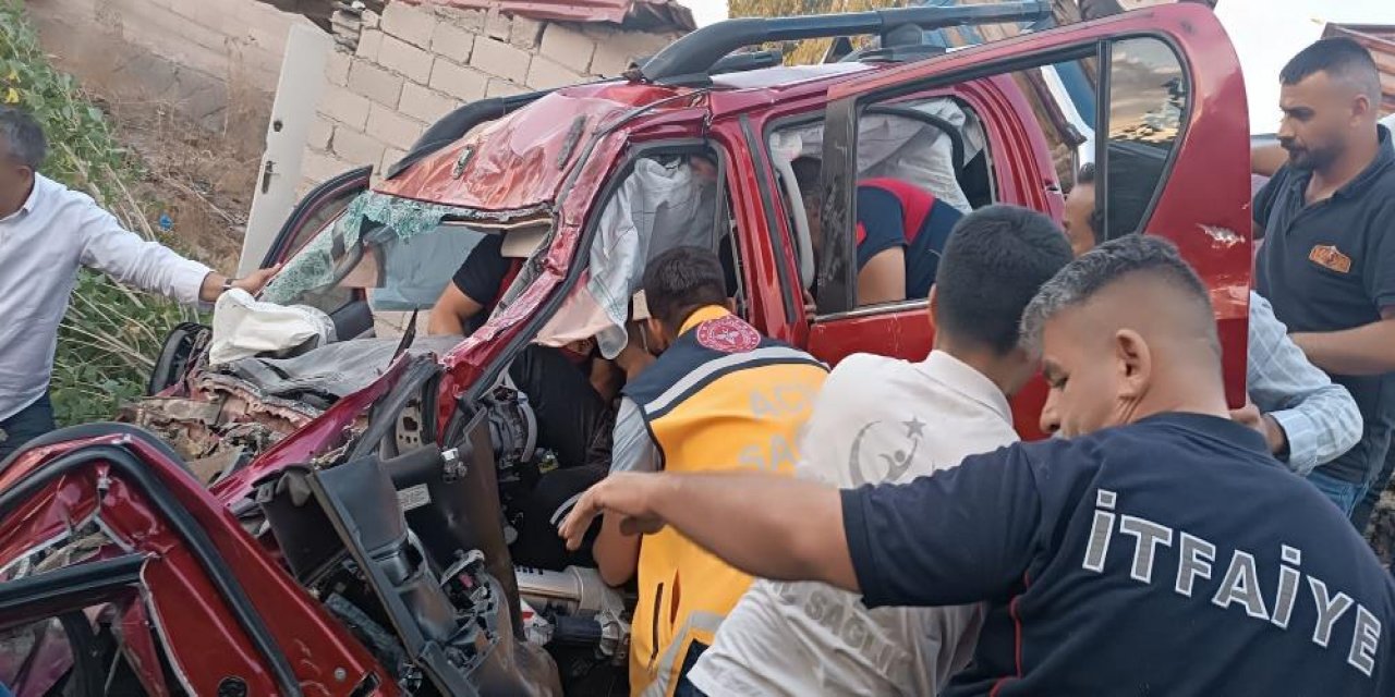 Traktör kamyonetle çarpıştı: 6 yaralı