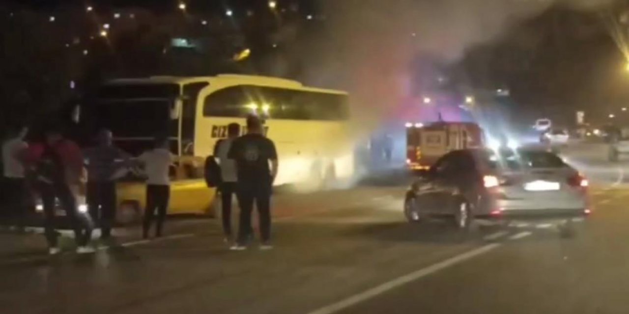 Motorundan dumanlar yükselen otobüs korkuttu