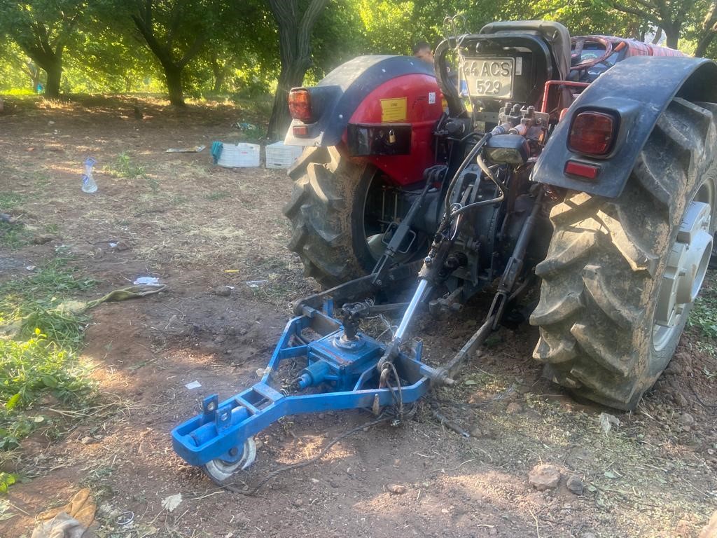 Traktör kazasında kayısı üreticisi hayatını kaybetti.