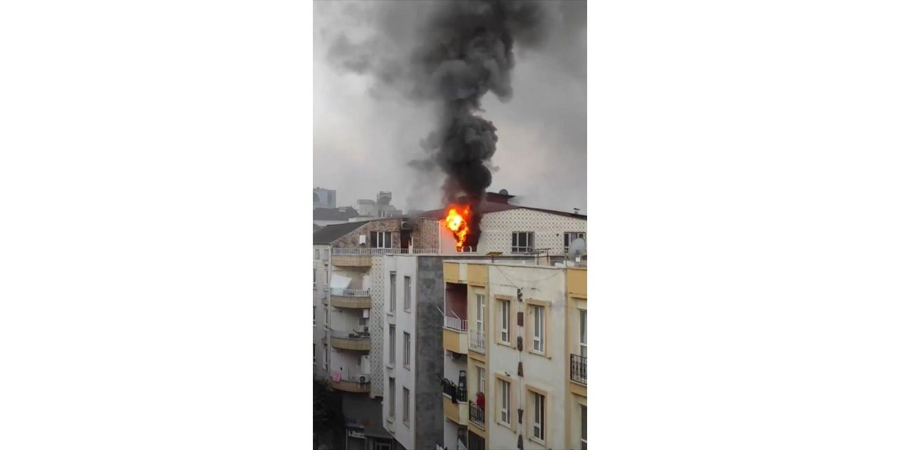 Uyuşturucu bağımlısı, ailesine ait evi yaktı