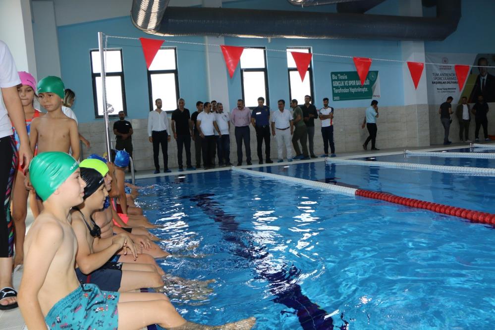 Kurtalan’da yüzme havuzu açıldı