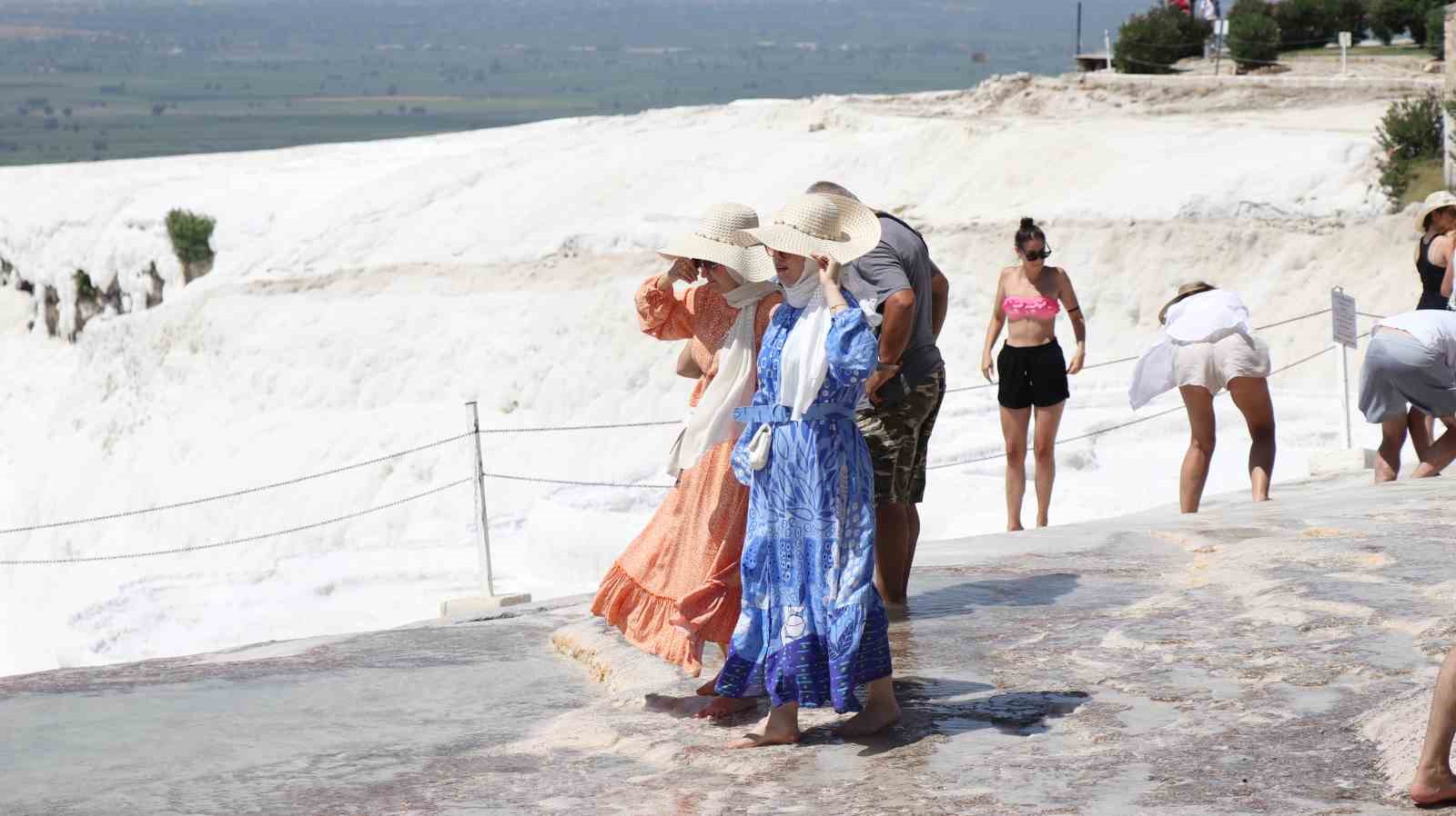 Pamukkale, 7 ayda 1,2 milyon turisti ağırladı