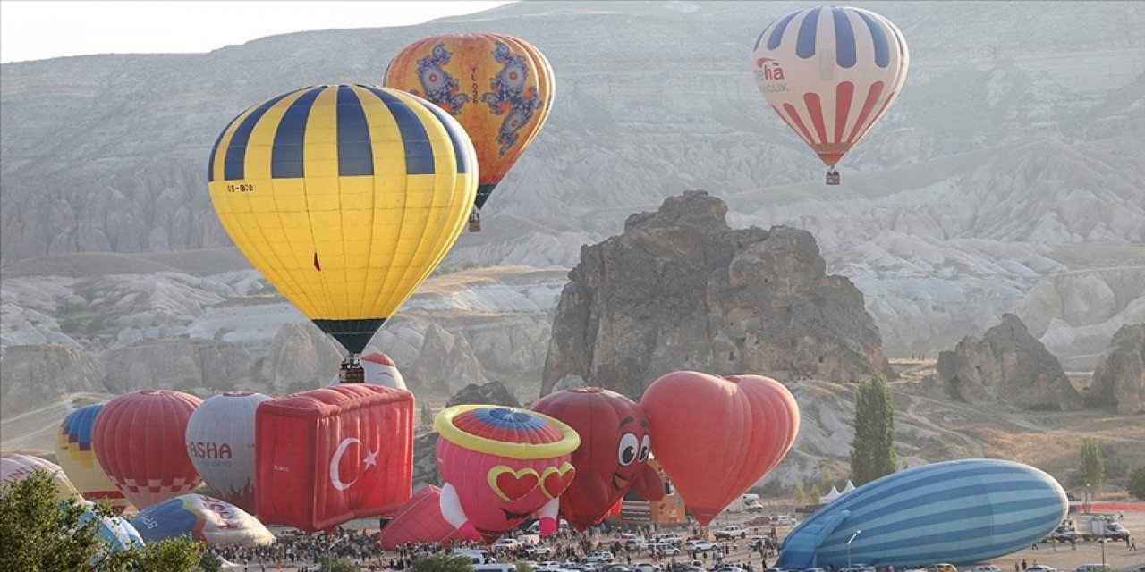 Kapadokya semaları balonlarla renklendi