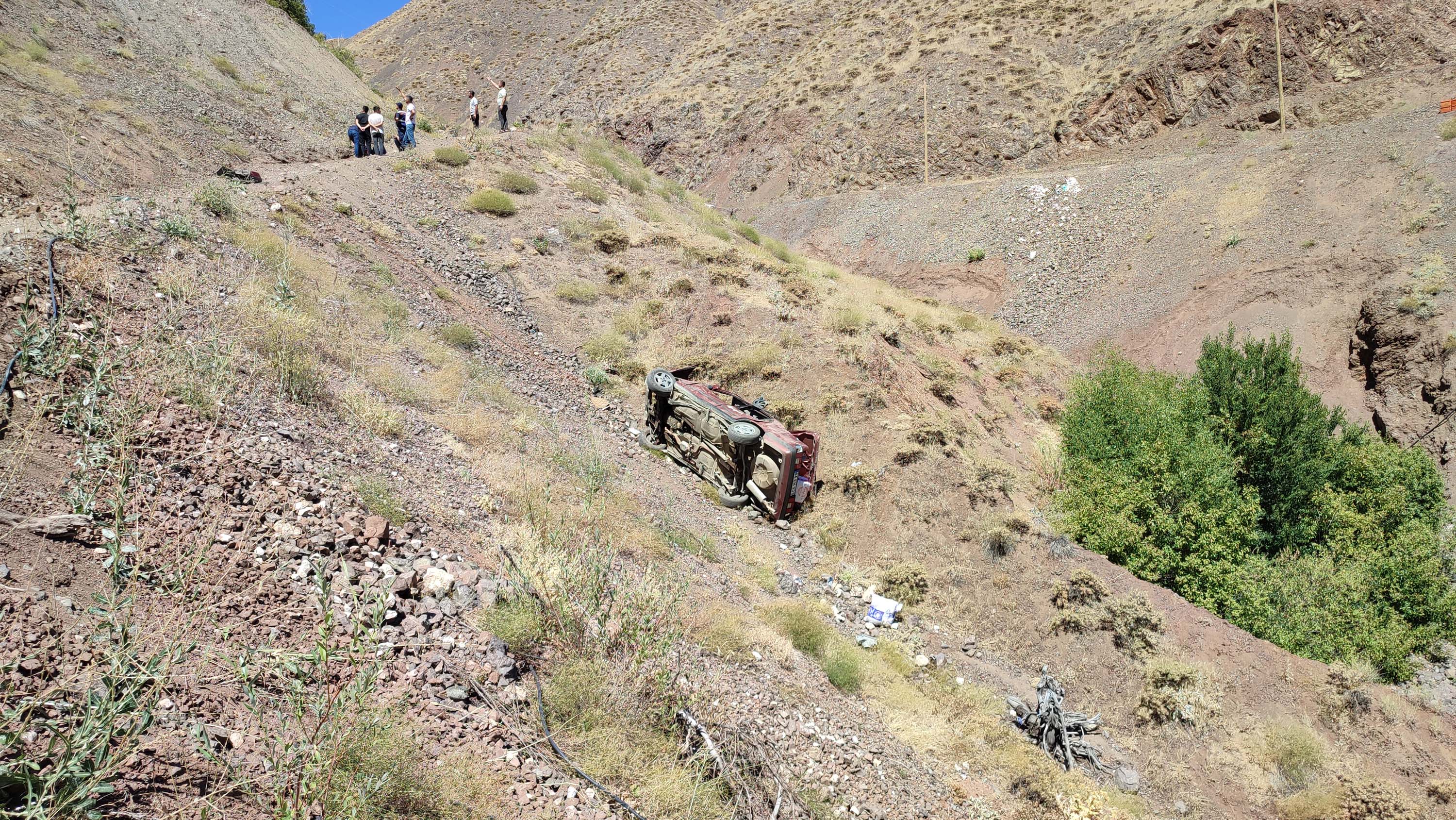 Otomobil şarampole yuvarlandı: 4 yaralı