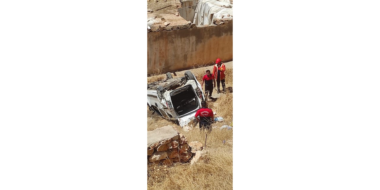 Ticari araç şarampole yuvarlandı: 10 yaralı
