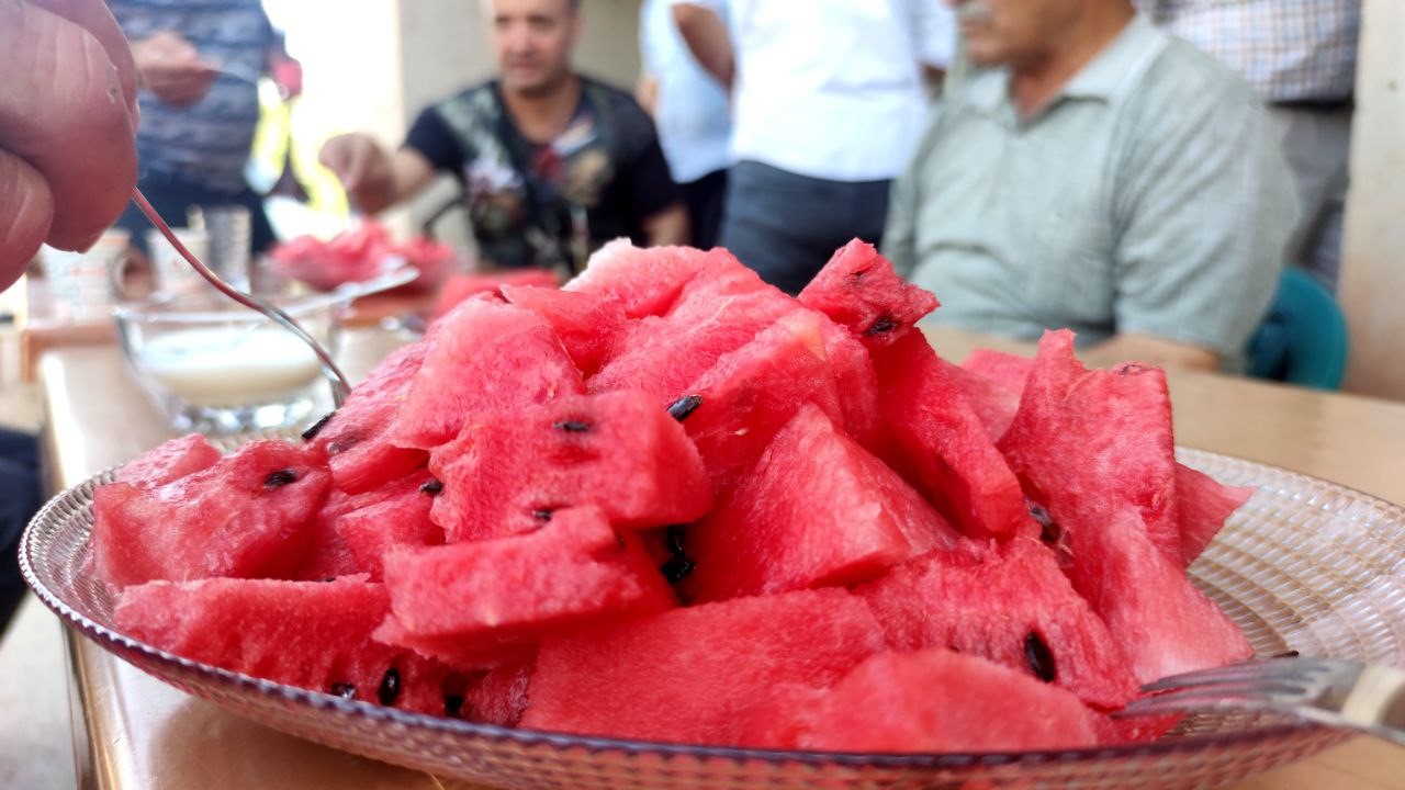 Hıdıroz karpuzu tezgâhlarda