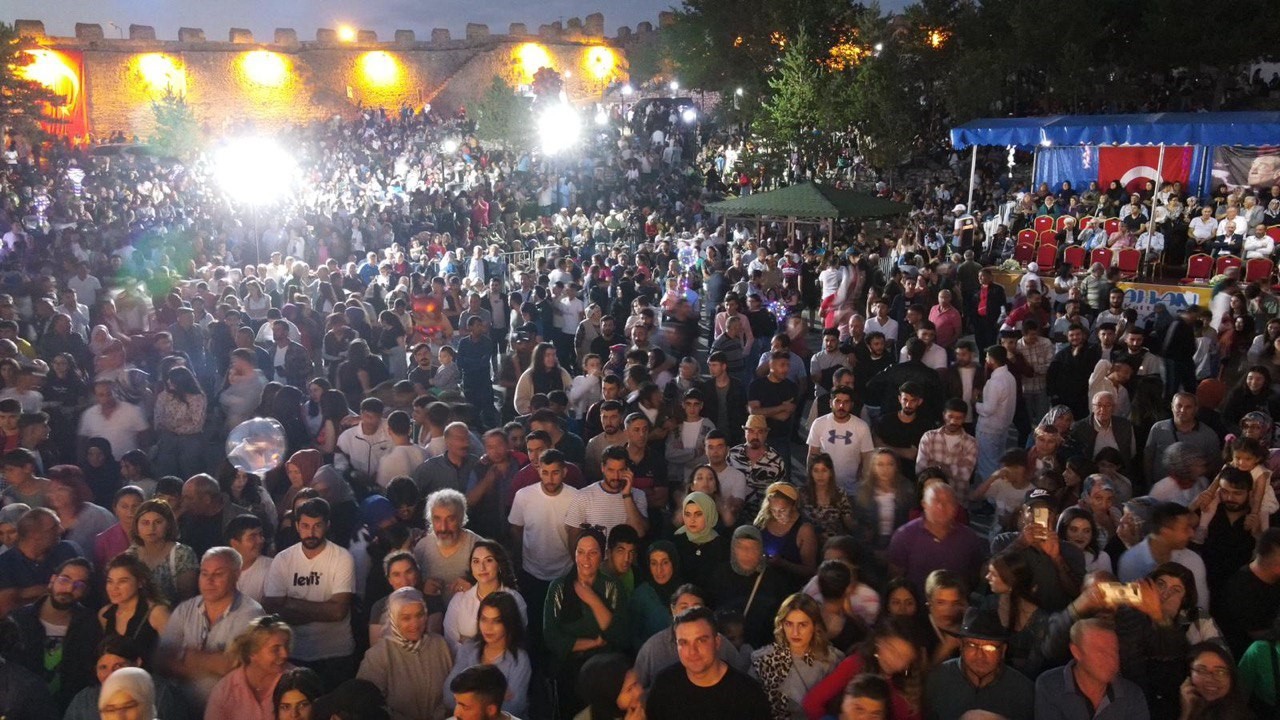 Ardahan festivali Eroğlu konseri ile son buldu