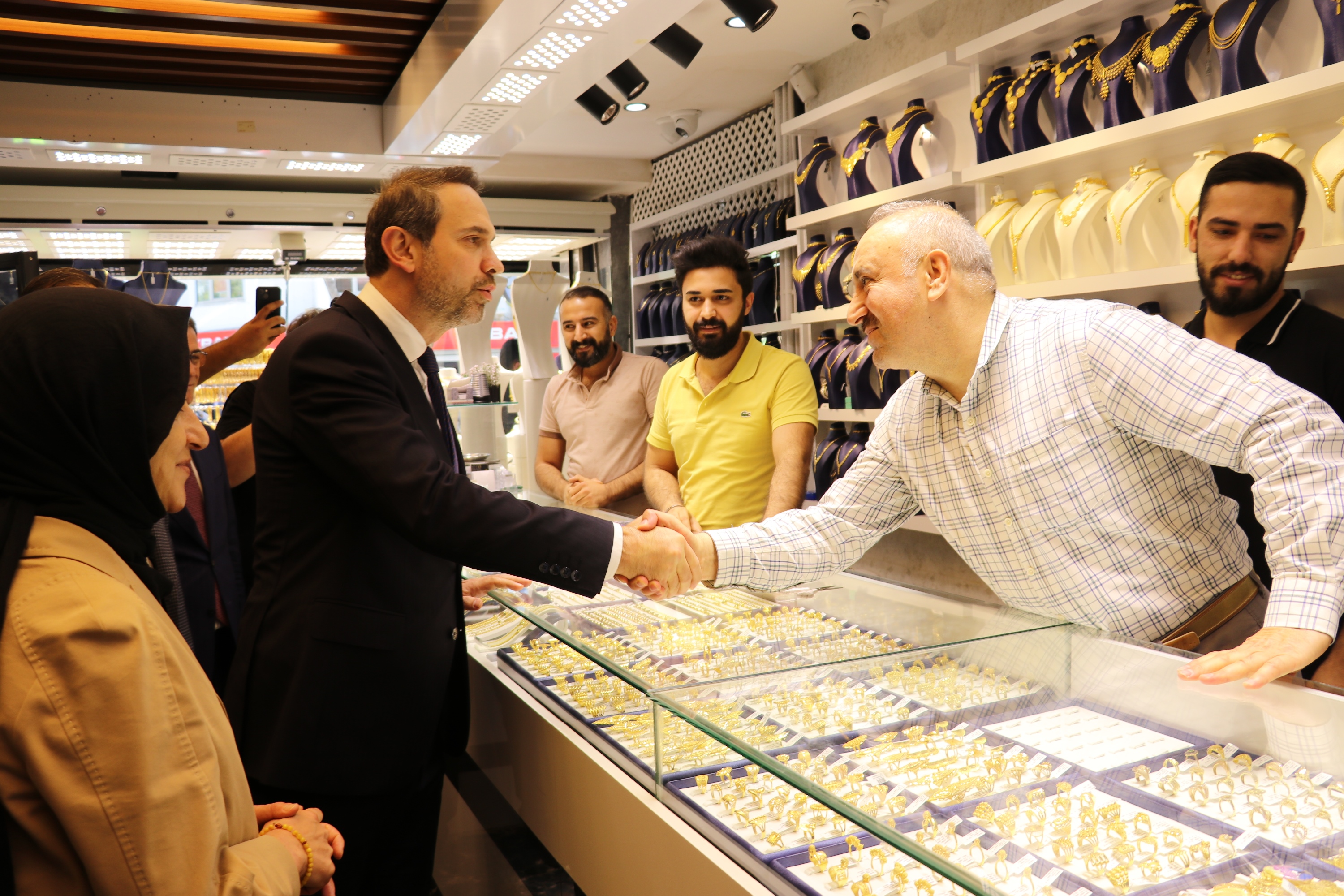 Bakan Bayraktar, Van’da