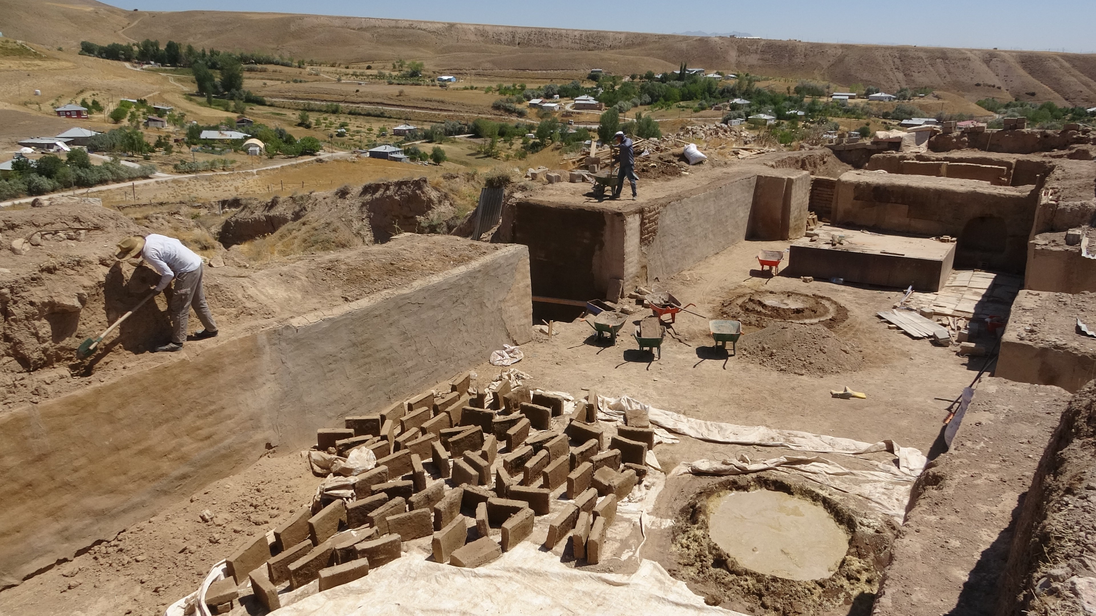 Urartu kazıları 36 yıldır sürüyor