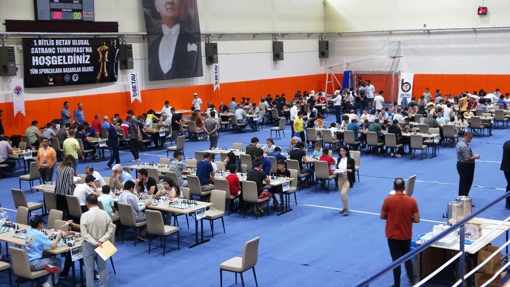 260 satranççı turnuva için Bitlis’te buluştu