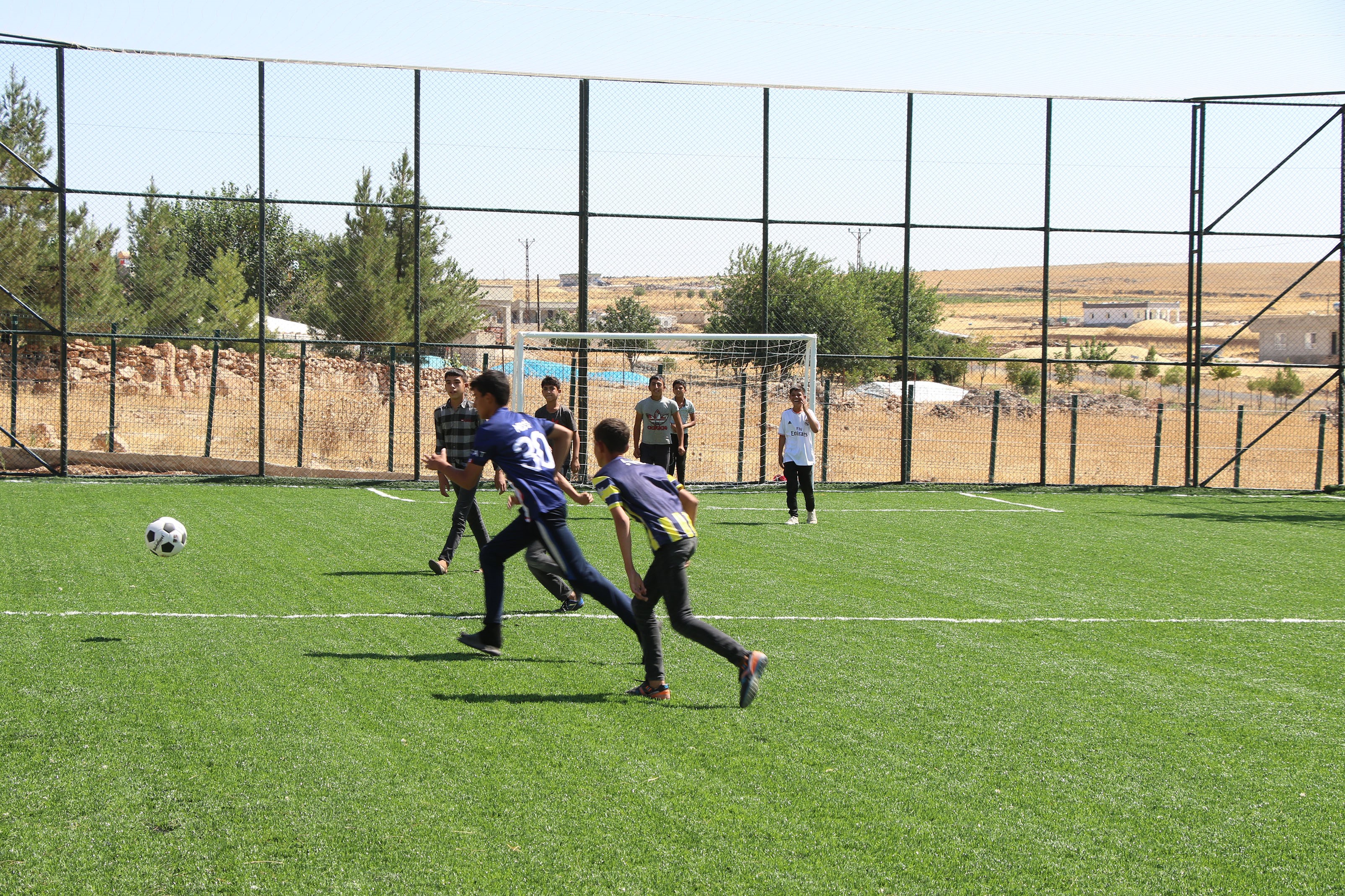 Gençler için semt sahası