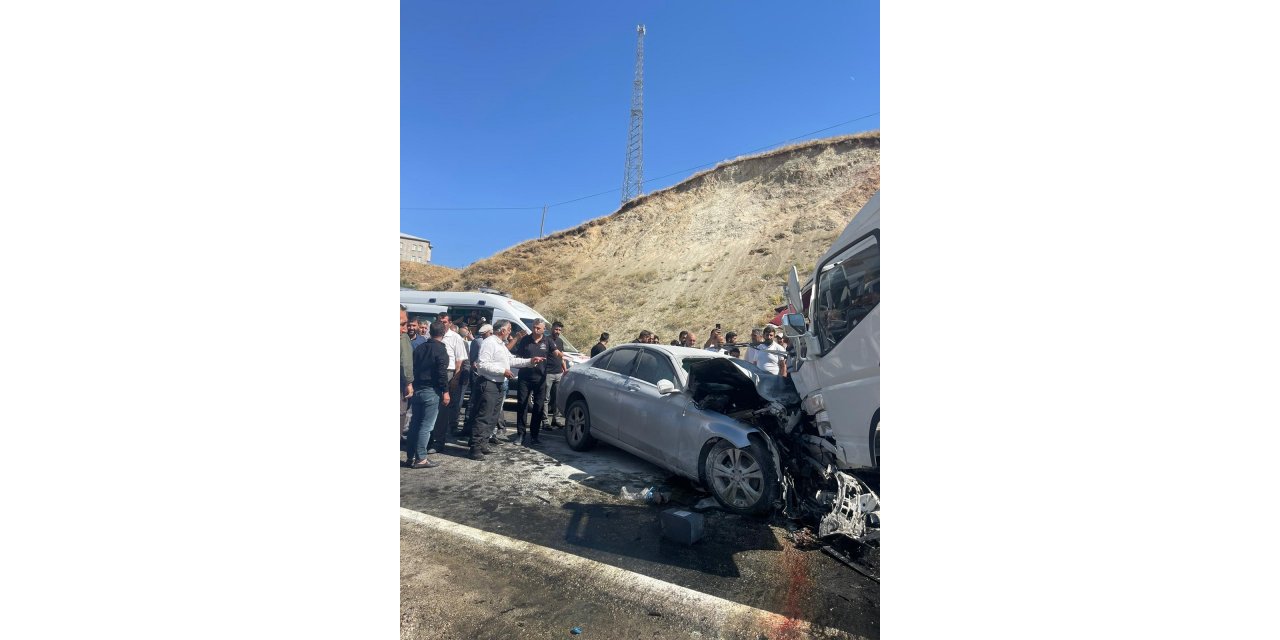 Hakkari’de kaza: 2 ölü, 2 yaralı