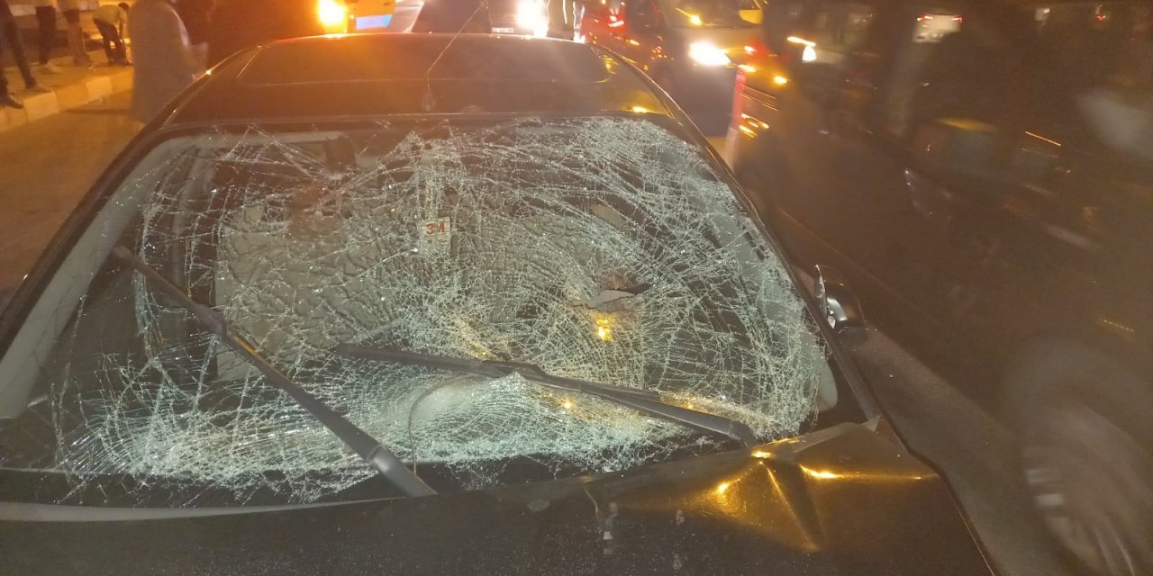 Karşıdan karşıya geçen çifte otomobil çarptı: 1 ölü, 1 yaralı