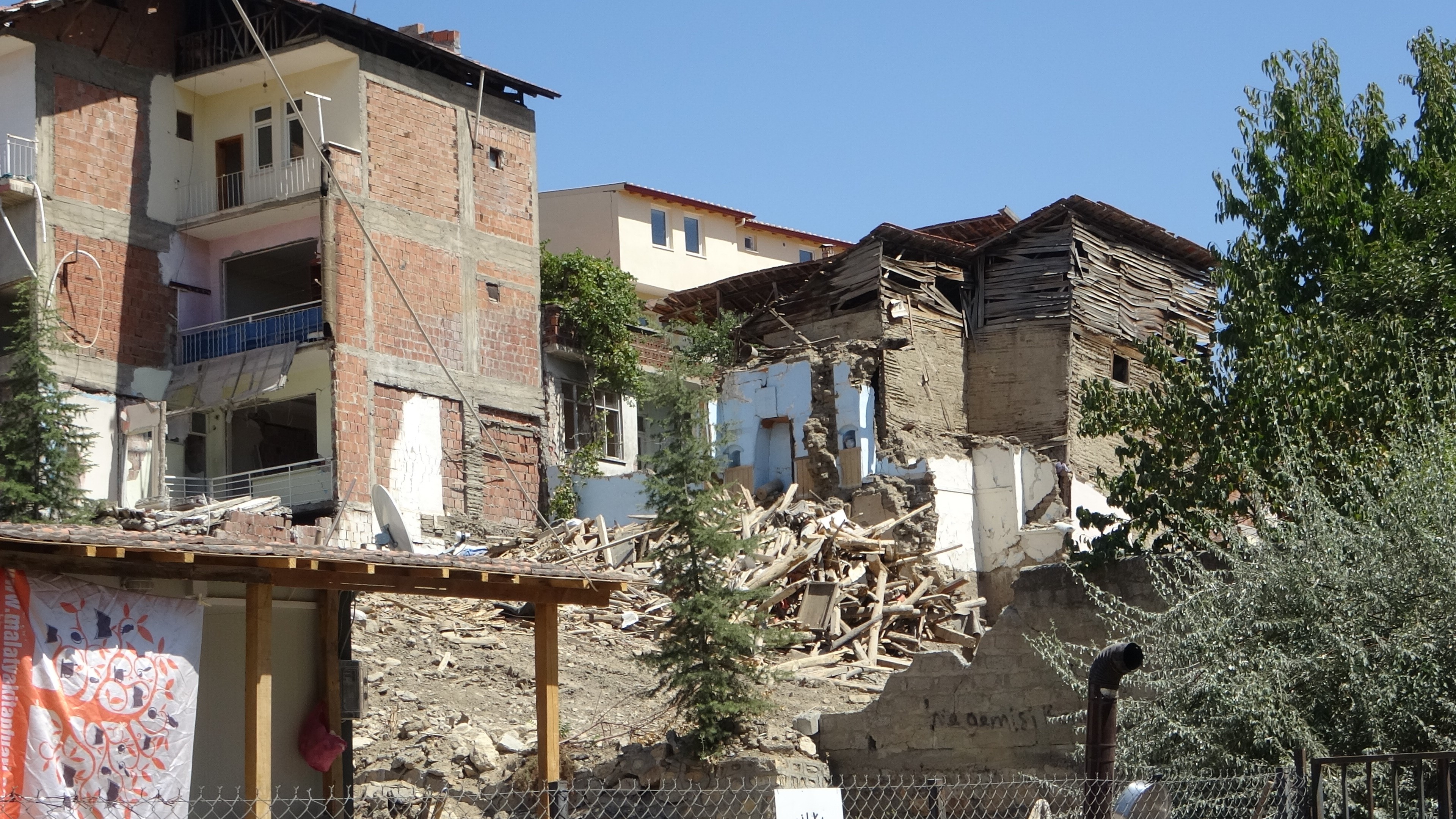 Peş peşe depremler ve Yeşilyurt’ta endişeli bekleyiş