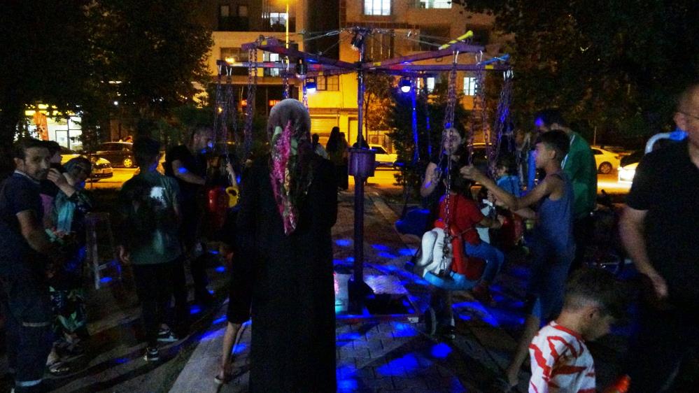 Sıcak havadan bunalanlar parklara koştu