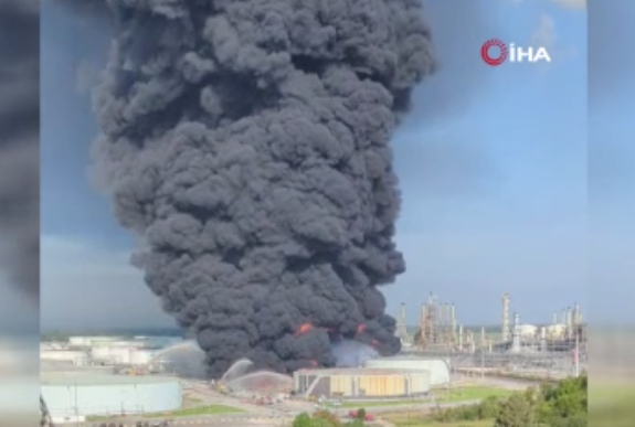 Petrol rafinerisinde yangın