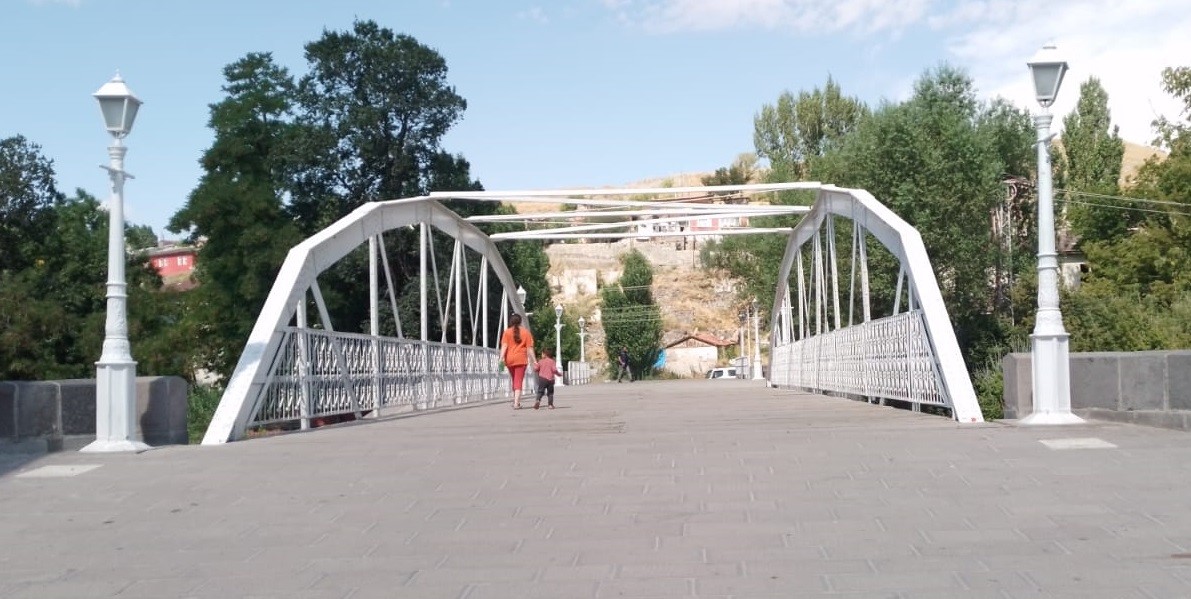 Tarihi Demir köprü eski görünümüne kavuştu