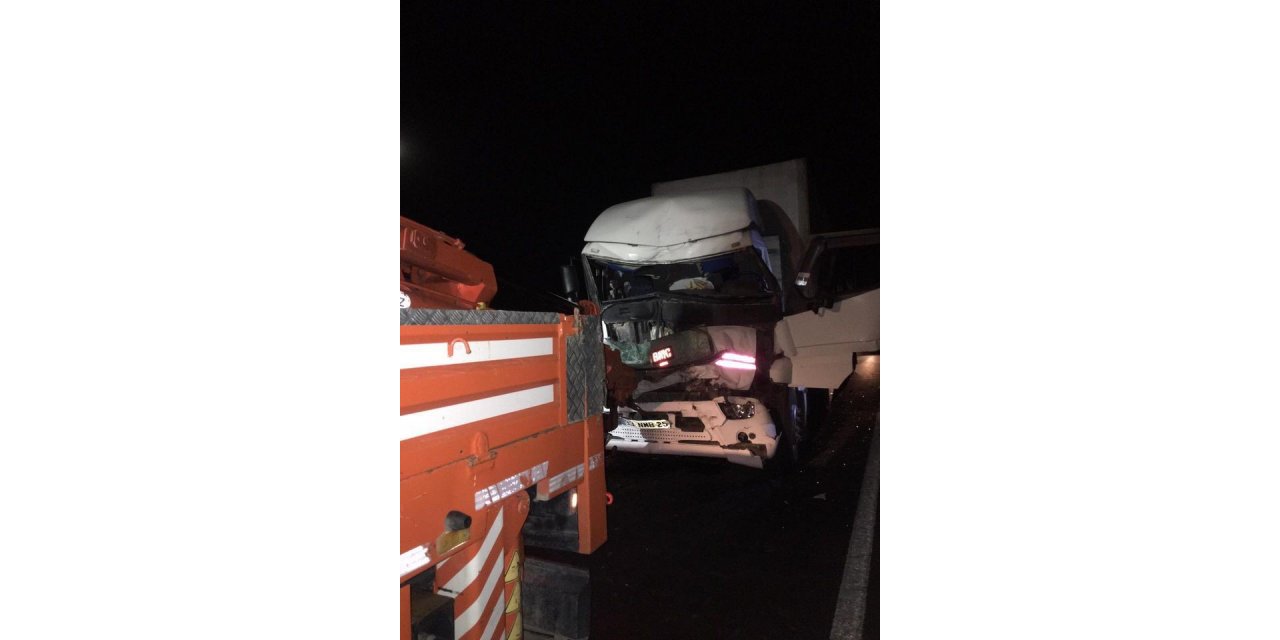 İki tır çarpıştı: 1 yaralı