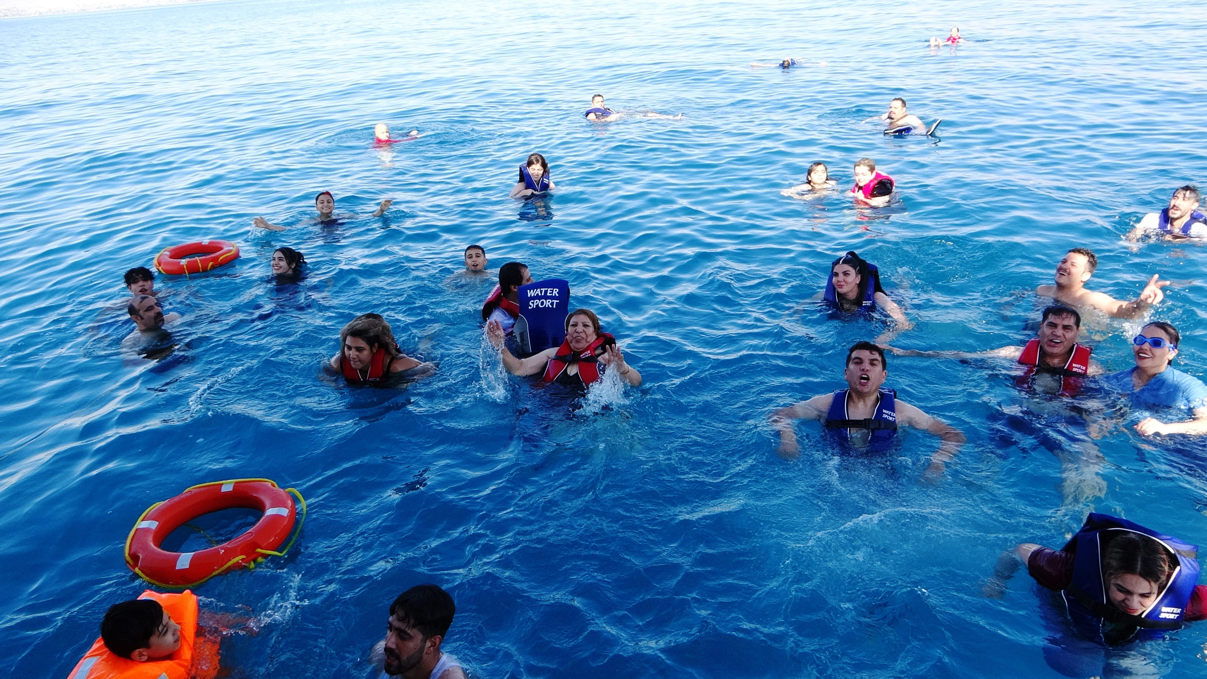 İranlılar, tatil için Van gölünü tercih ediyor