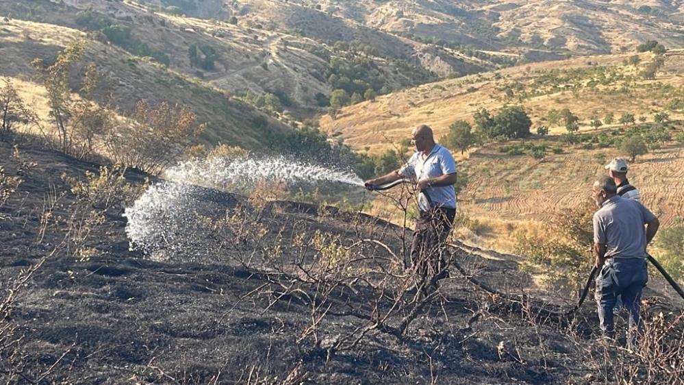 Bağda yangın, çiftçinin emeği kül oldu