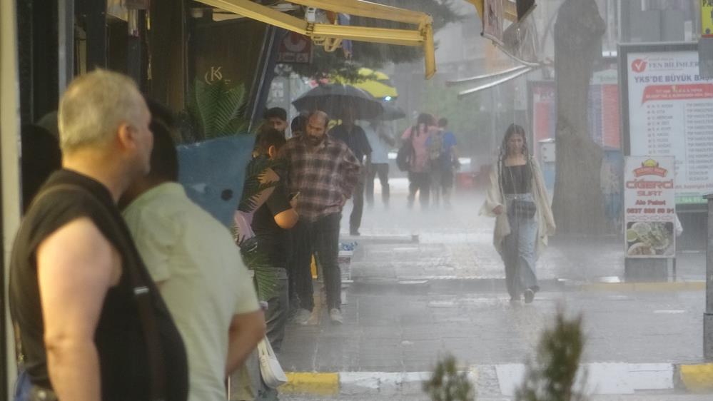 Sağanak yağış hazırlıksız yakaladı