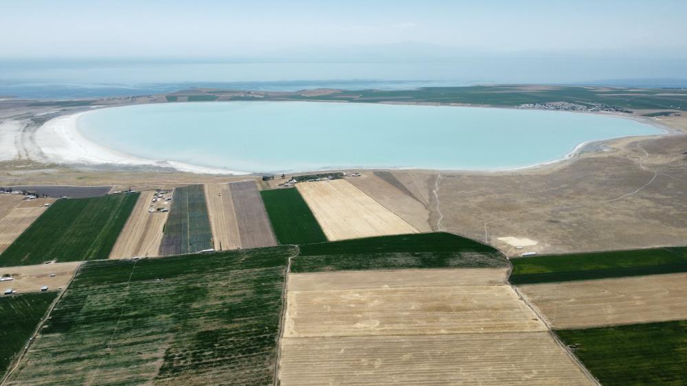 Arin gölünün suyu giderek azalıyor