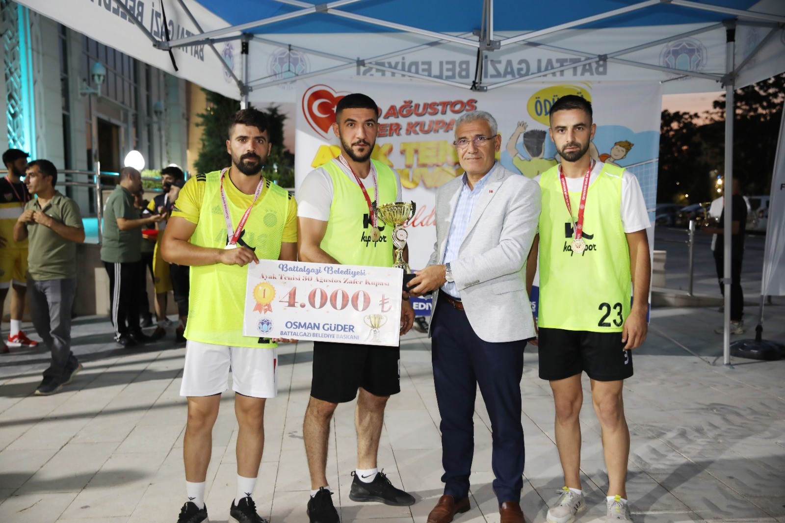 Battalgazi’de ayak tenisi turnuvasının finali yapıldı