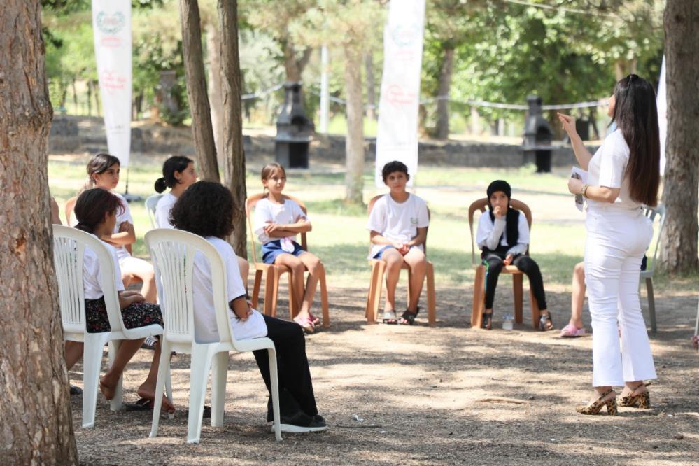 Diyarbakırlı çocuklara kitap okuma semineri