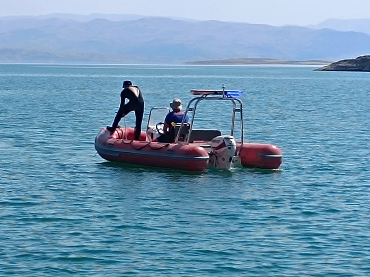 Tunceli, kaybolan balıkçıyı arıyor