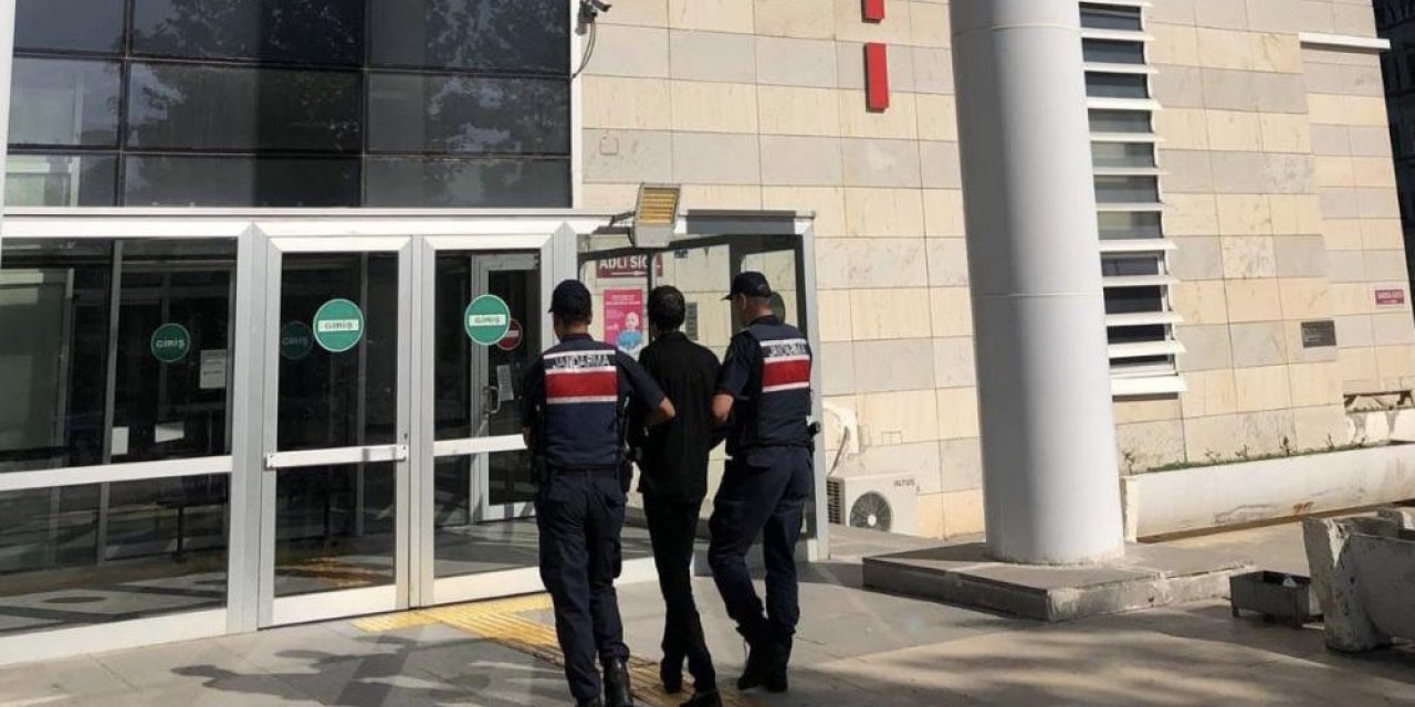 Aranan zanlı, hırsızlık yapınca yakalandı