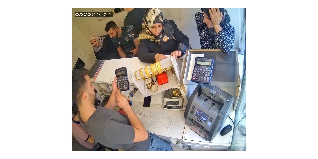 3 çeyrek altın, 1 hasır çaldı