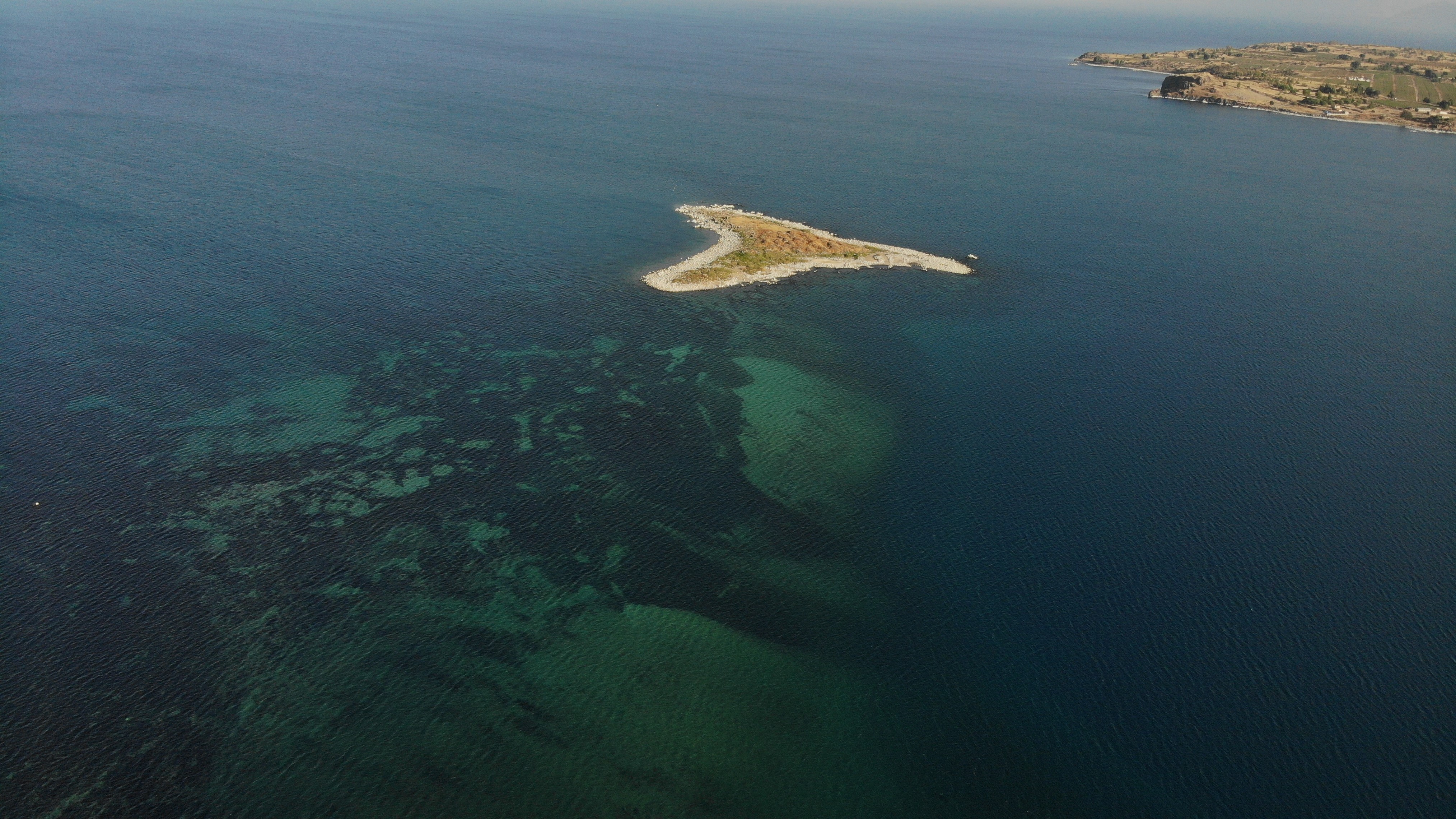 Van Gölü'nde su seviyesi giderek düşüyor