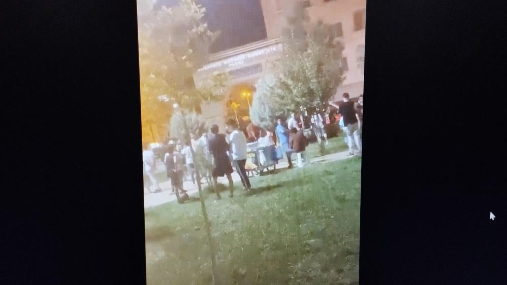 Parkta bıçaklı kavga; 1 yaralı