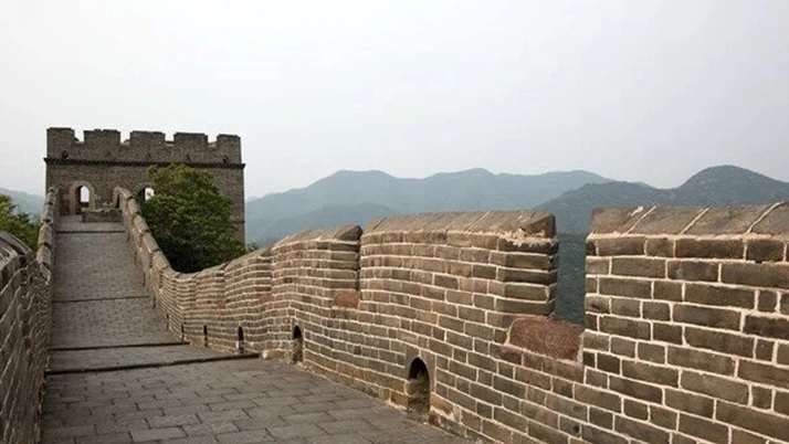 Çin Seddi'nde delik açan çılgın ikili tutuklandı