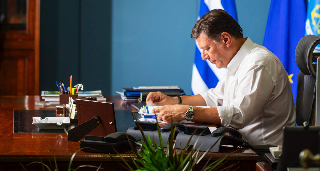 Yunan Bakan neden istifa etti?