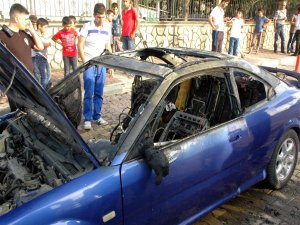 Adıyaman’da yanan araba alev topuna döndü