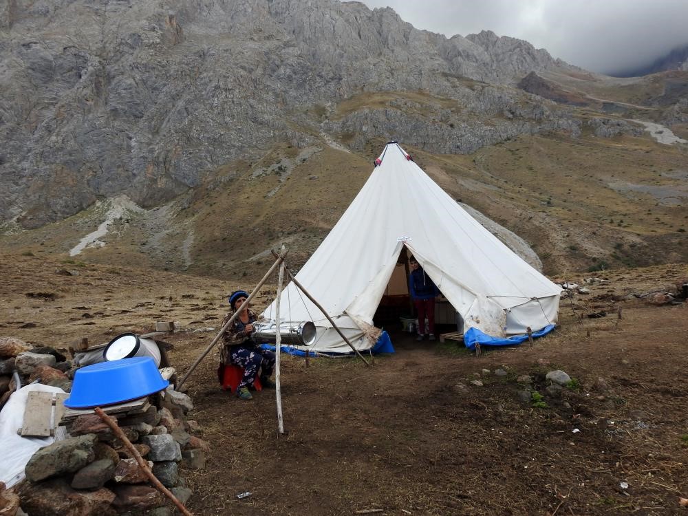 Göçebe çadırlarda yaşam mücadelesi