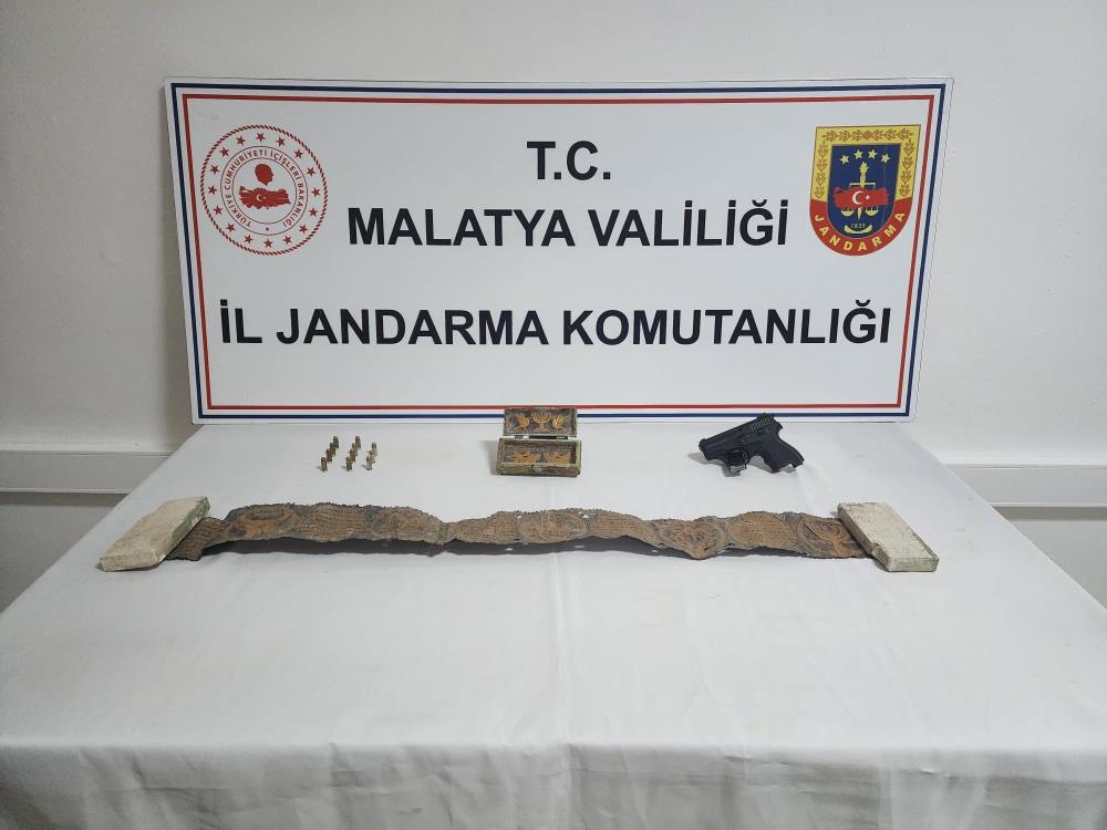 Tarihi esere alıcı ararken yakalandılar